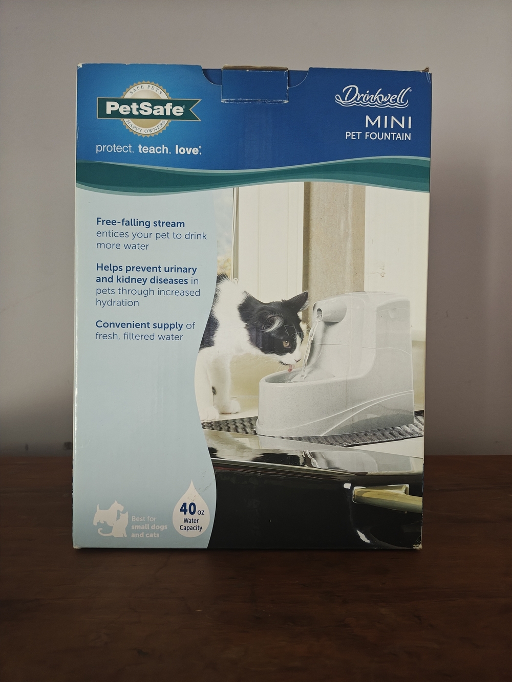 PetSafe Drinkwell Mini Pet Fountain - White and Blue Box